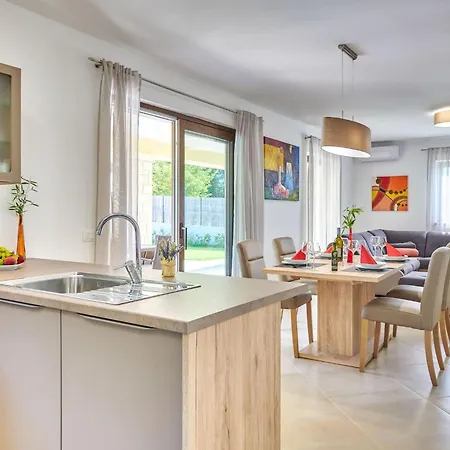 Giovanna By Interhome Ferienhaus Poreč